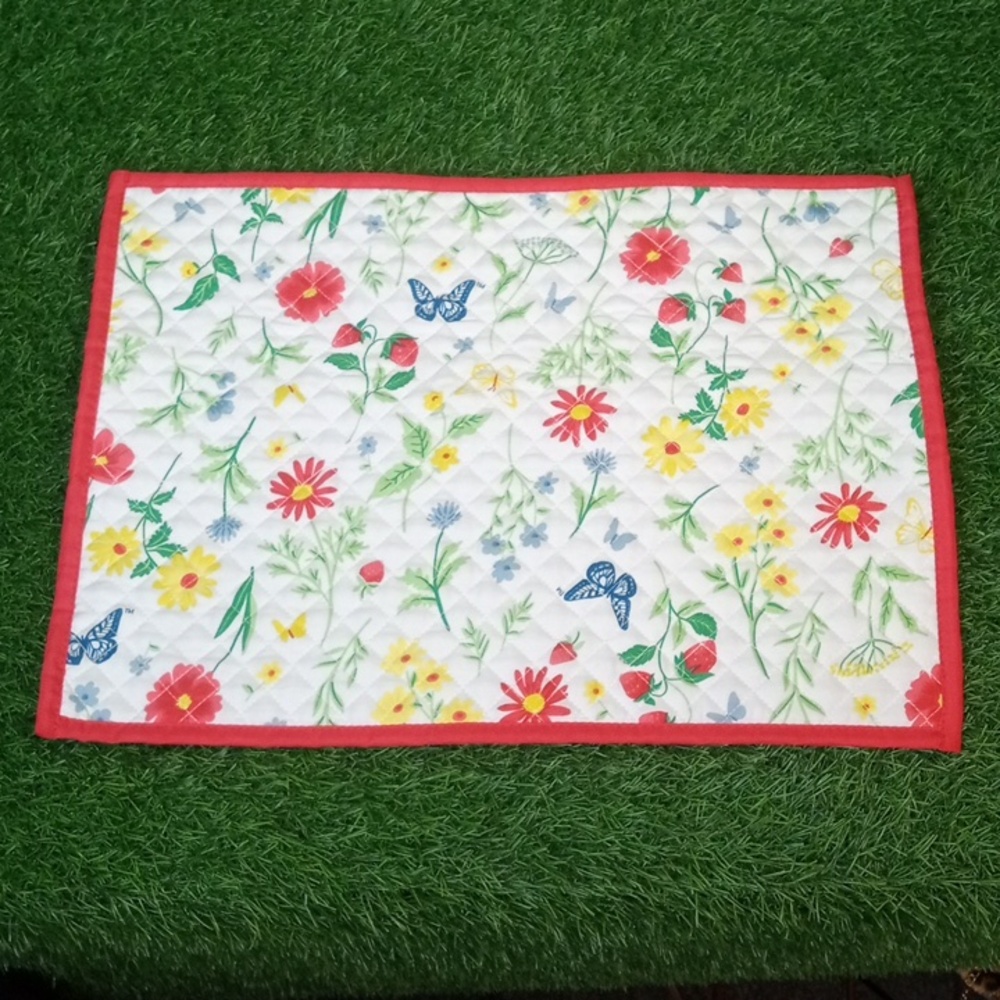 🏠🍒 Dolly Parton Floral Quilted Placemat Set - Picture 3 of 5